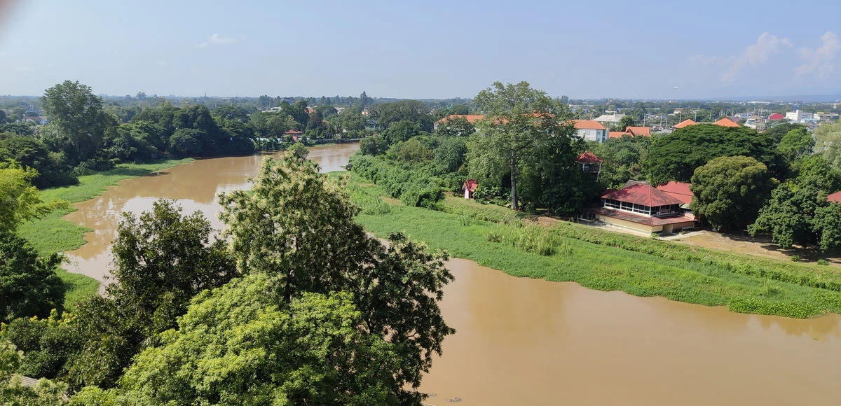 Studio-Balkon mit Blick auf den Ping-Fluss